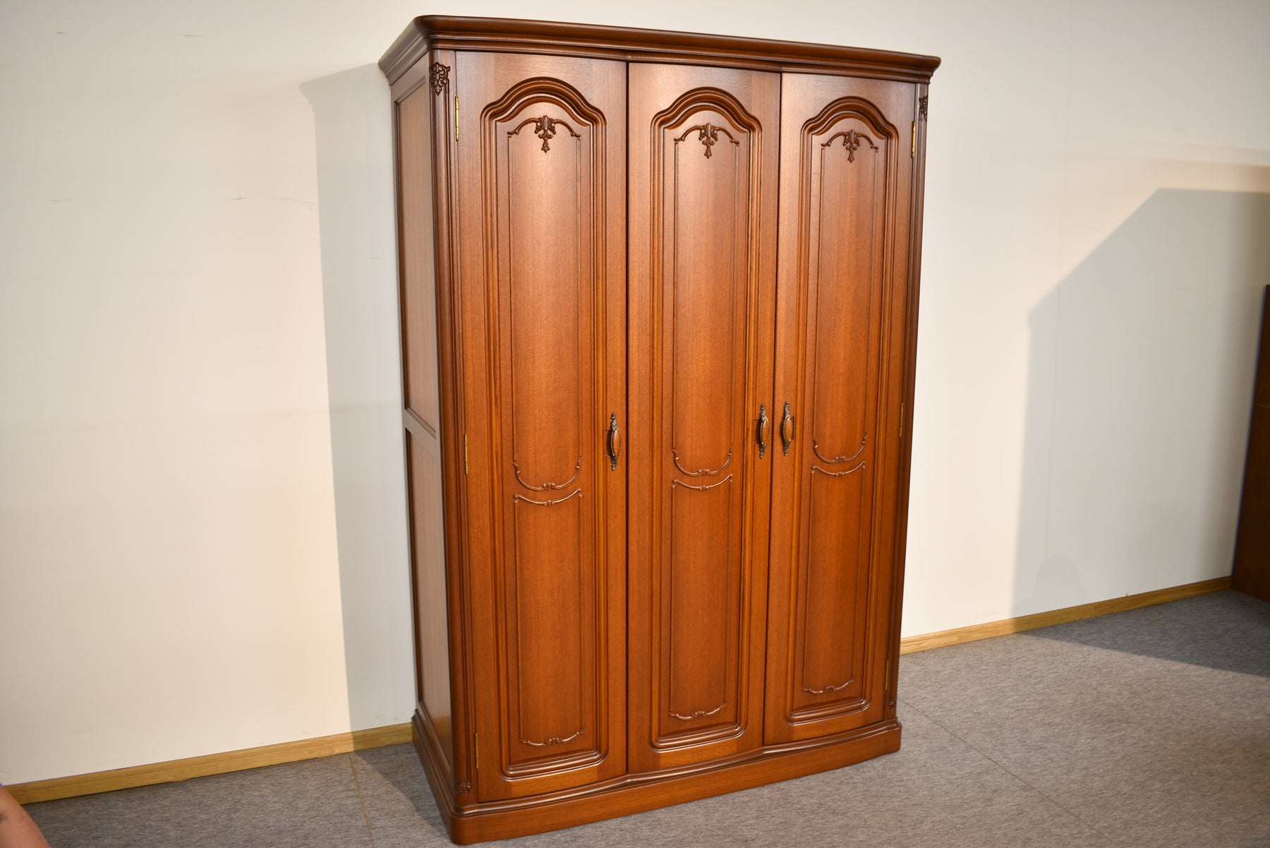 洋服タンスｻｲｽﾞ:約2040×1500【商品番号：ta053】 – 府中家具の館