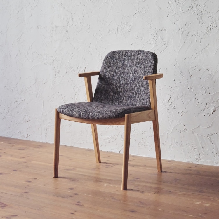 ラク セミアームチェア (樹種ウォールナット 張地ランク合皮) | シキ