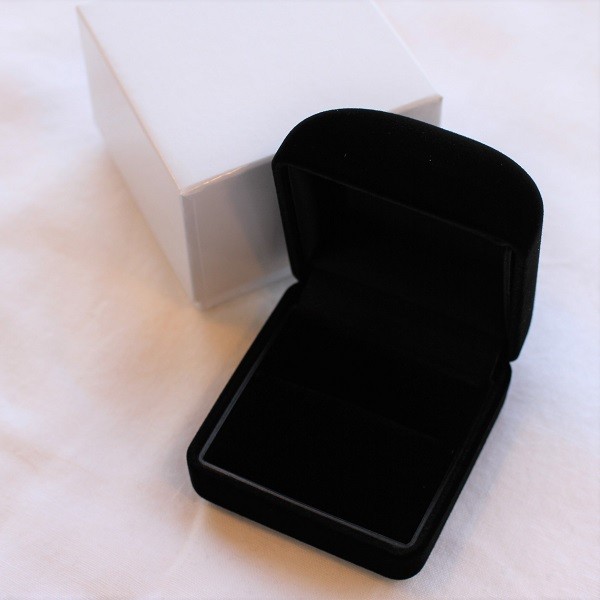 指輪ケース リングケース ピンク ブラック 黒 外箱付き あすつく対応