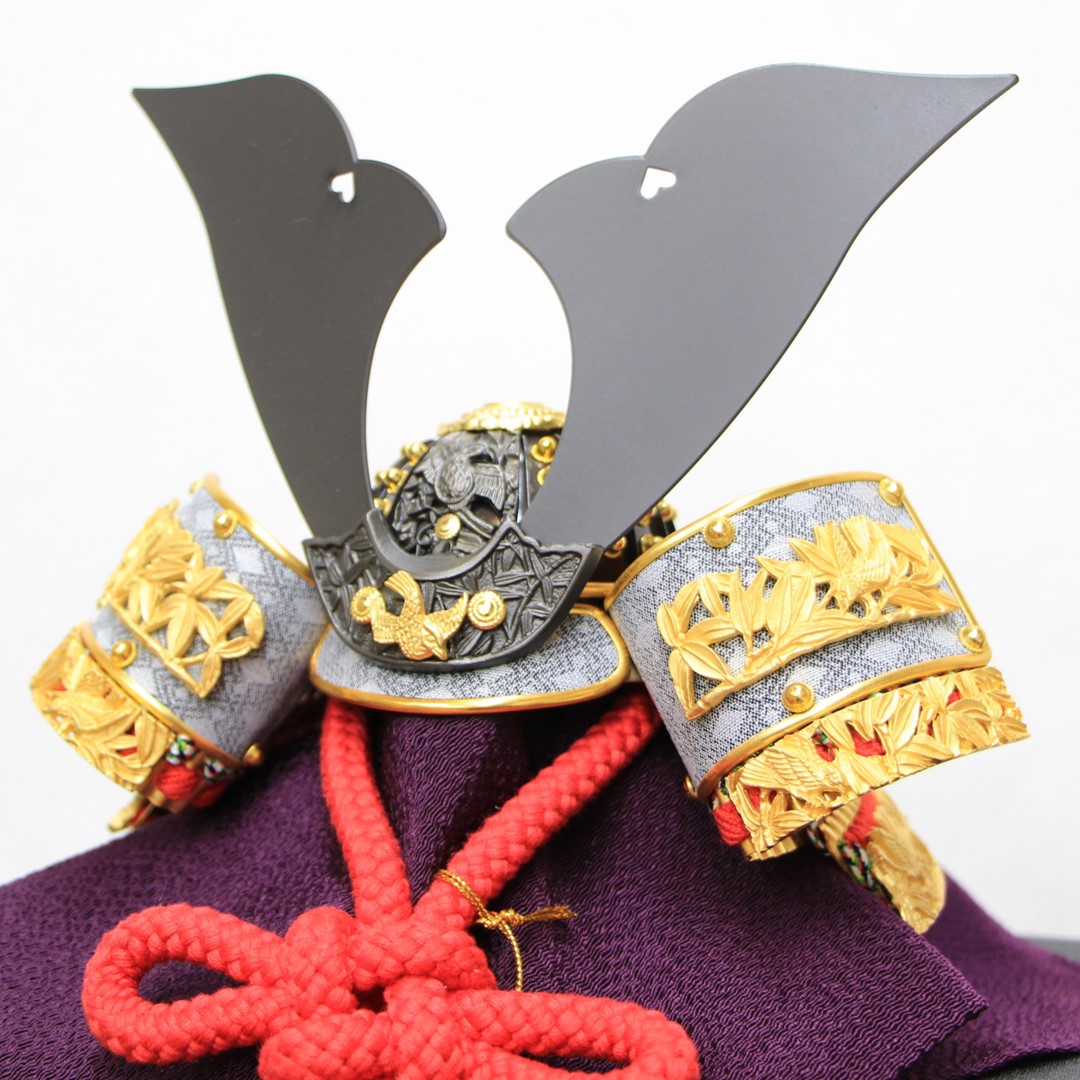 五月人形 一徳作 国宝デザイン兜 8号 竹雀兜 金箔押し小札 紗張り京櫃