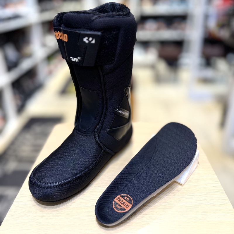 ラスト1点】 24-25 THIRTYTWO LASHED W'S X VOLCOM カラー:BLACK 23cm