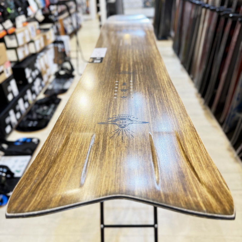 ラスト1点】メンズ スノーボード 板 型落ち JONES HOVERCRAFT FAR EAST