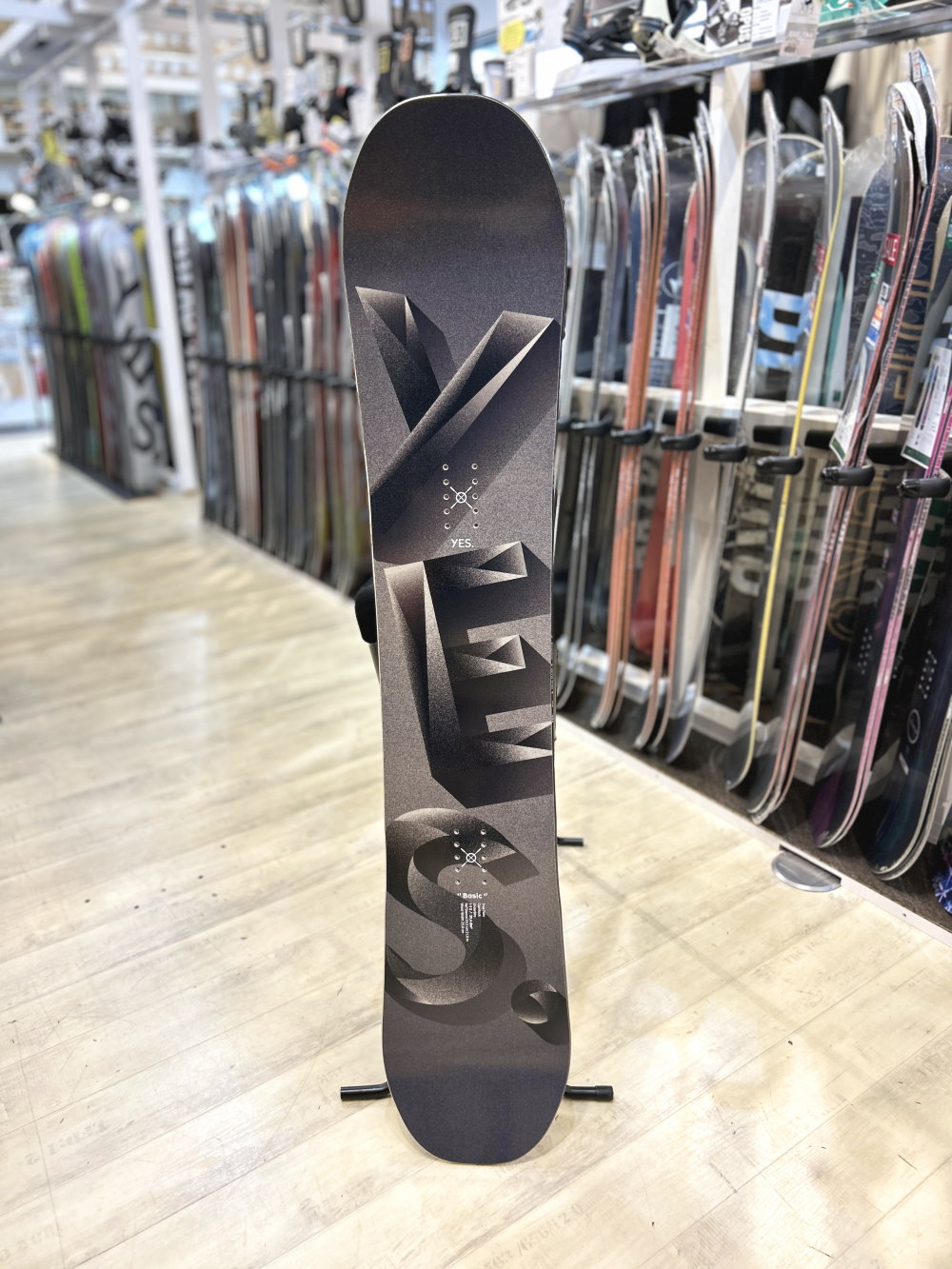 ラスト1点】メンズ スノーボード 板 型落ち YES BASIC ソール:BLK