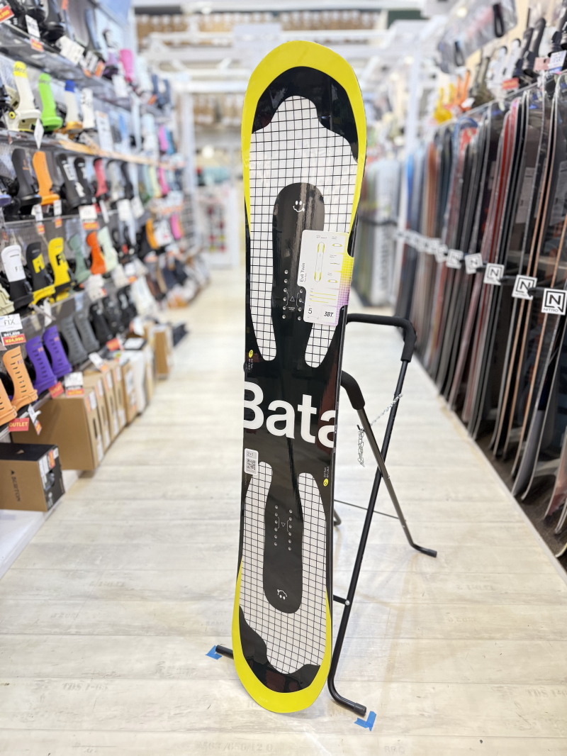 ラスト1点】メンズ スノーボード 板 型落ち Bataleon Evil Twin 157cm