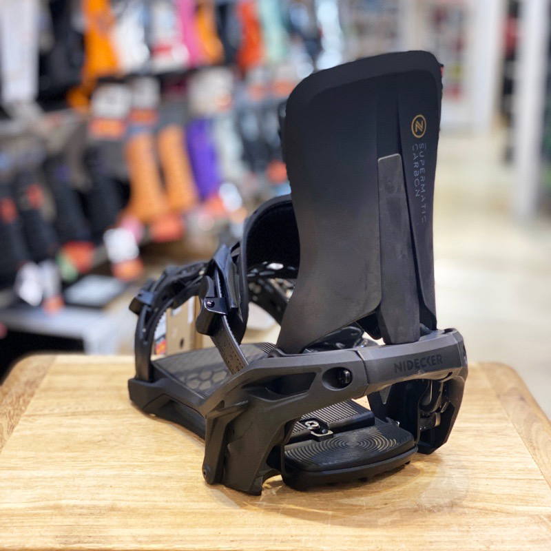 25-26 NIDECKER CARBON-SUPERMATIC カラー:BLACK Mサイズ ナイデッカー