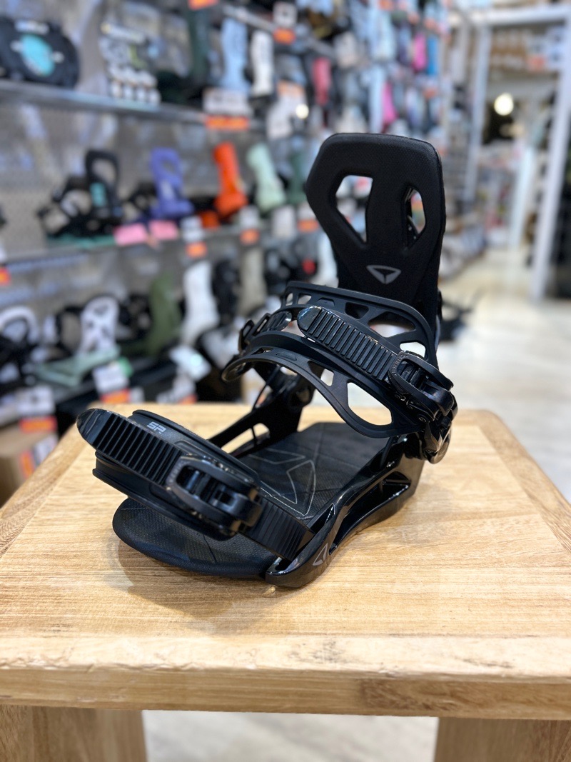 25-26 SP UNITED BASE + カラー:BLACK Mサイズ エスピー メンズ