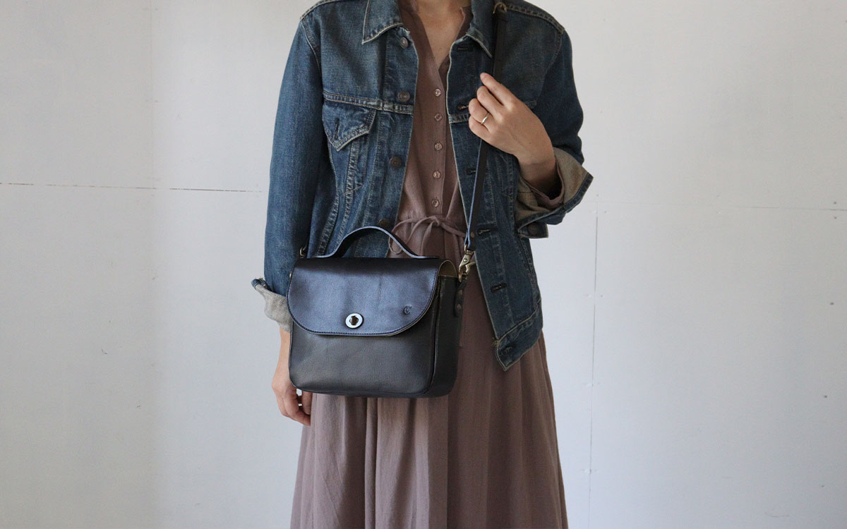 CLEDRAN（クレドラン） ショルダーバッグ フラップ スクエア ひねり