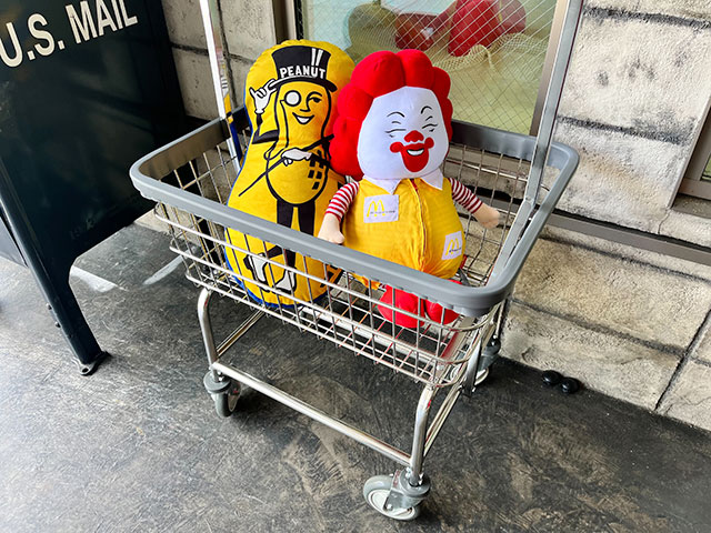 R&B ワイヤープロダクツ社 アメリカの業務用ランドリーカート （ダブル