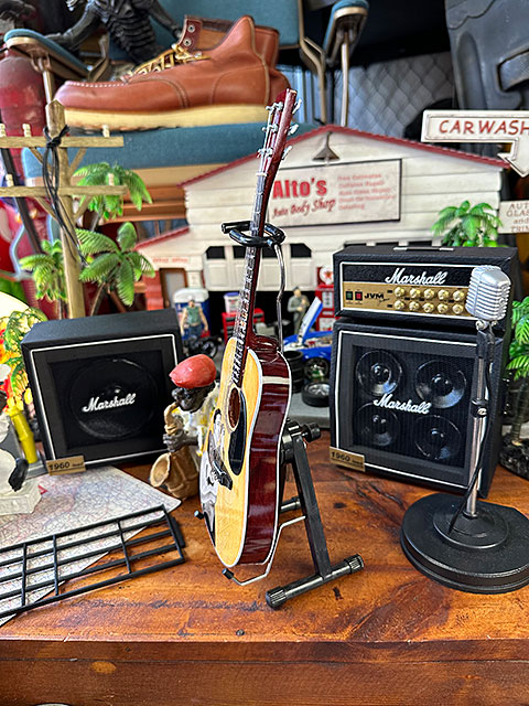 エルヴィス・プレスリー オフィシャル ファースト ライブ