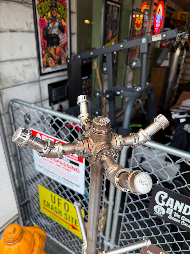 インダストリアル ウォーターパイプ メタルコートハンガー