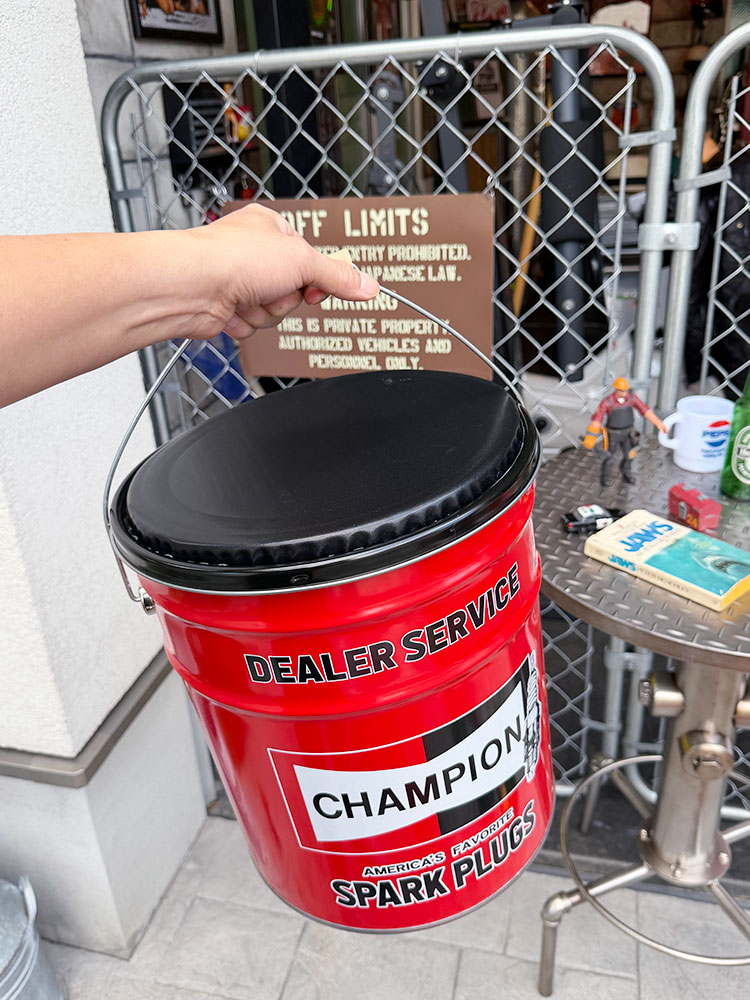 チャンピオン オイル缶スツール 座れるオイル缶 大容量収納