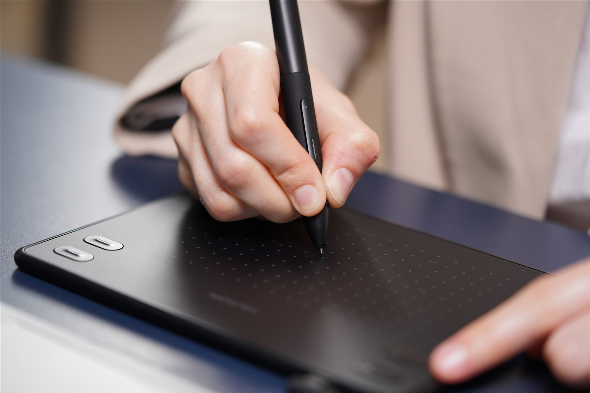 HUION ペンタブ 本体 板タブ ペンタブレット Win MacOS対応 Linux OS