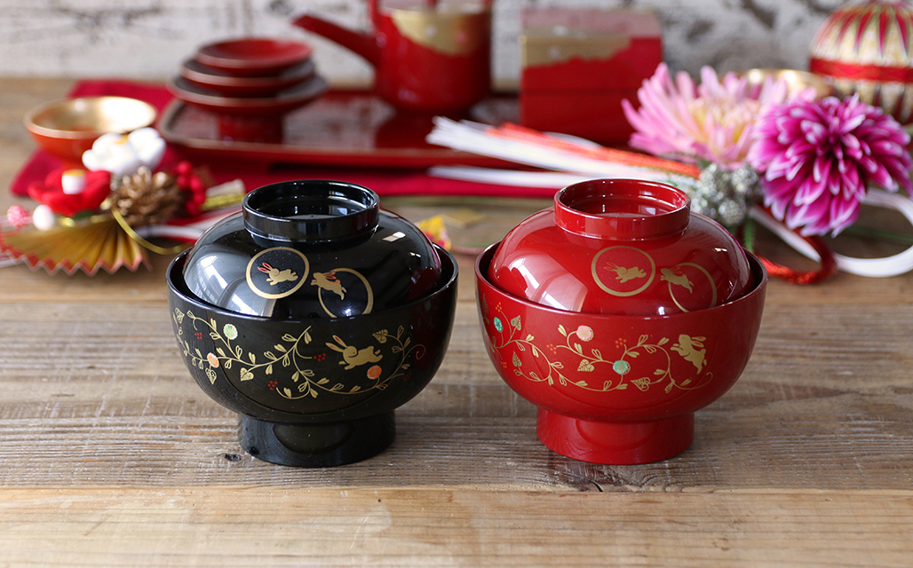 うさぎ唐草 ふた付き 高台 雑煮椀 13.5cm (総朱 レッド) 漆器 山中塗