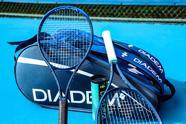 アリーナ（arena） ダイアデム DIADEM テニスラケット エレベート 98