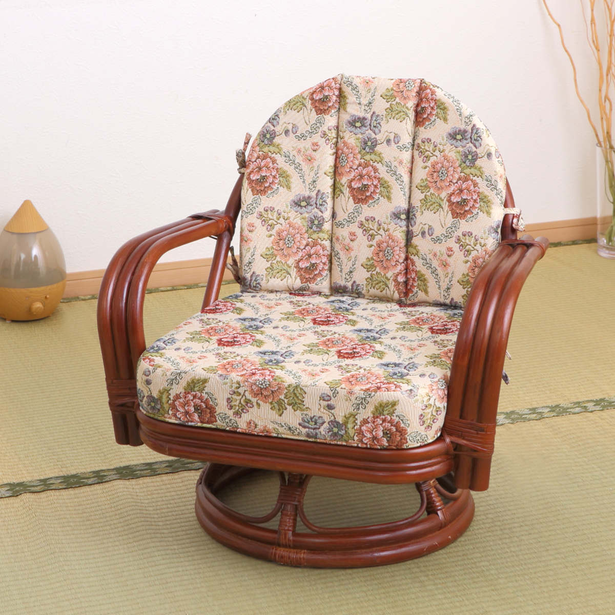 HAGiHARA（萩原） 籐 回転座椅子 座面高26cm 花柄 軽量 ライトブラウン