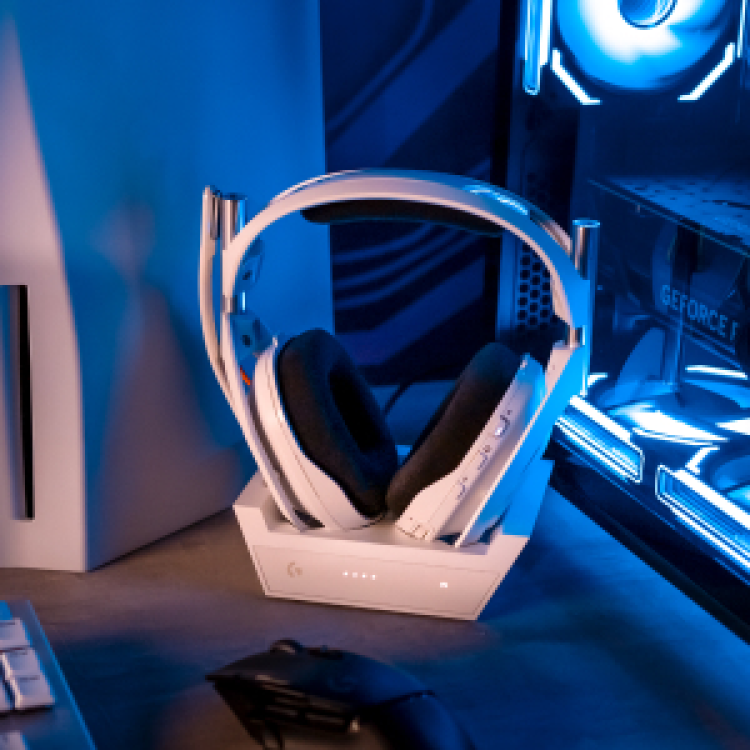 ロジクールG 3/11までの特価 ゲーミングヘッドセット + ベース