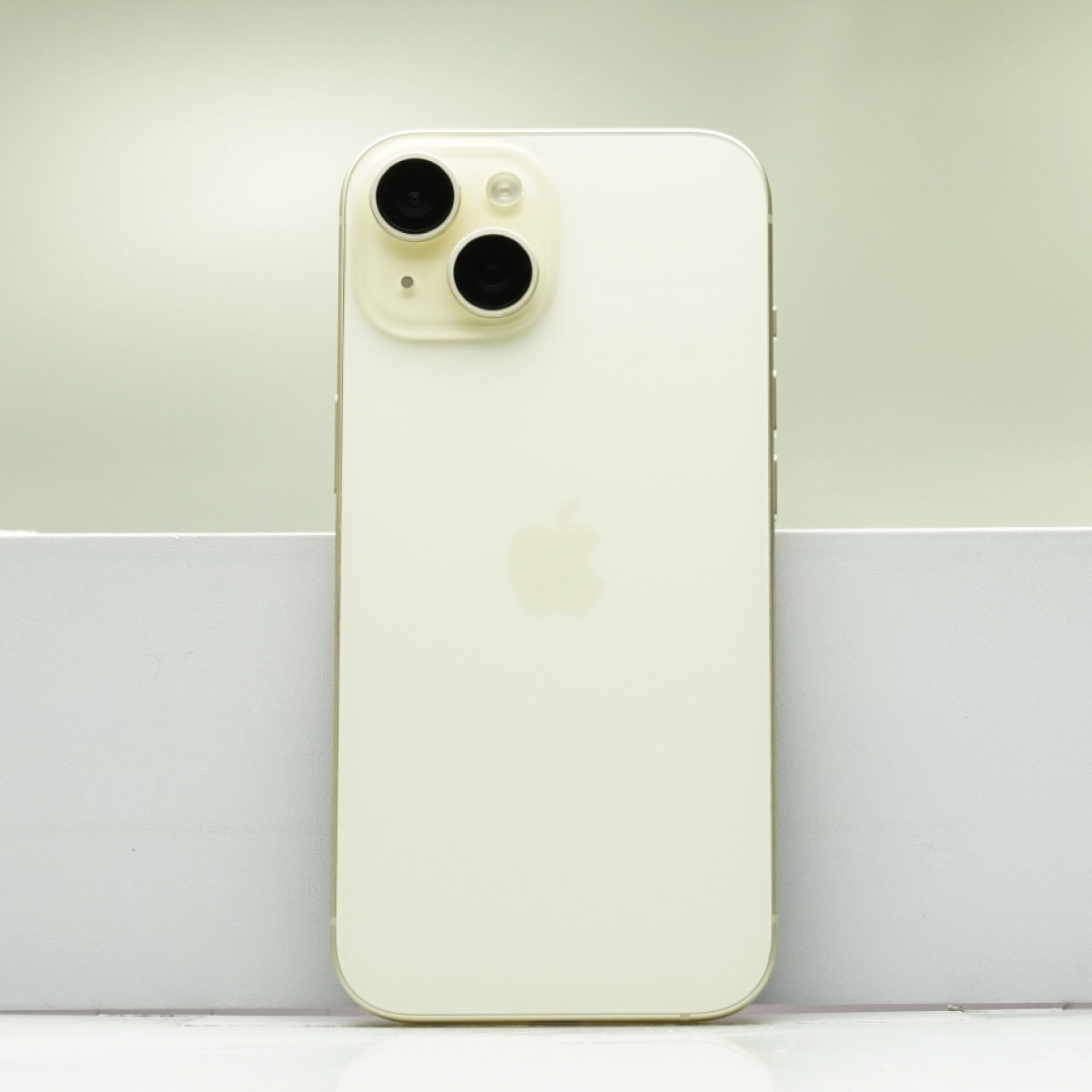 iPhone 15 256GB SIMフリー Aランク 中古 本体 スマホ スマートフォン