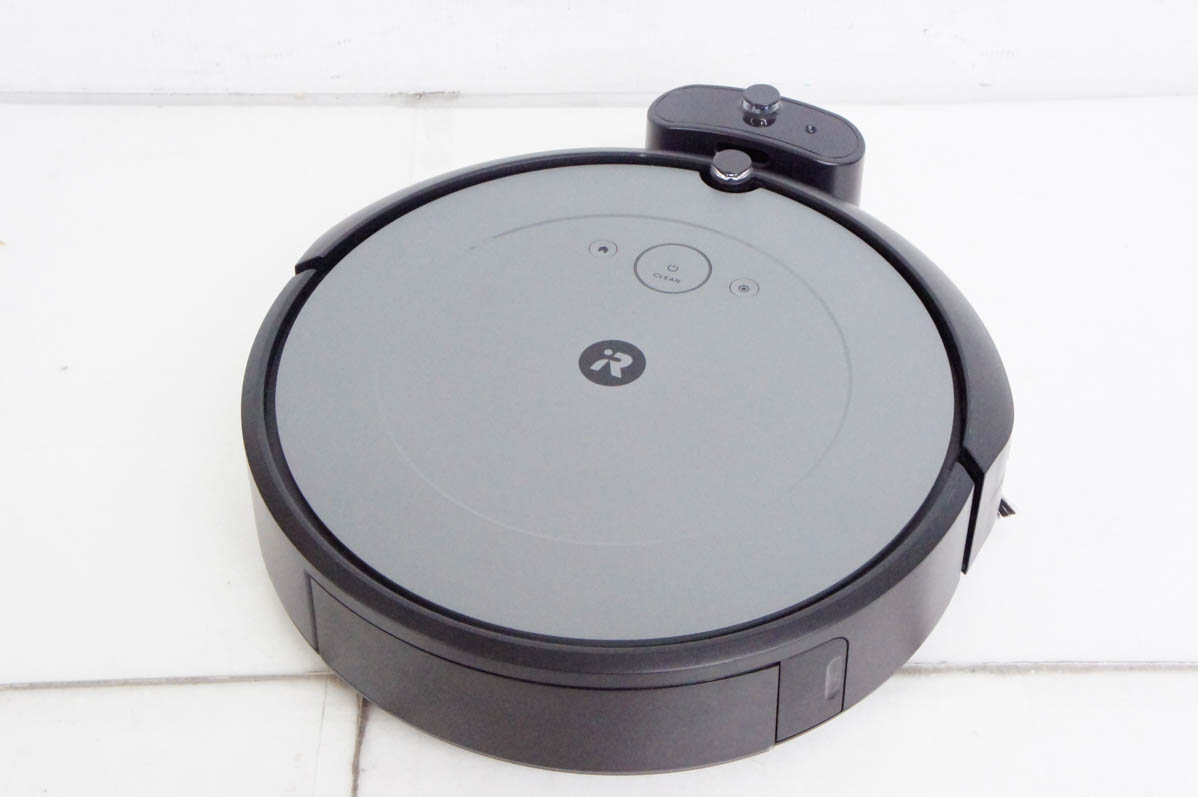 中古 iRobotアイロボット ロボット掃除機 Roomba ルンバ i2 i215860