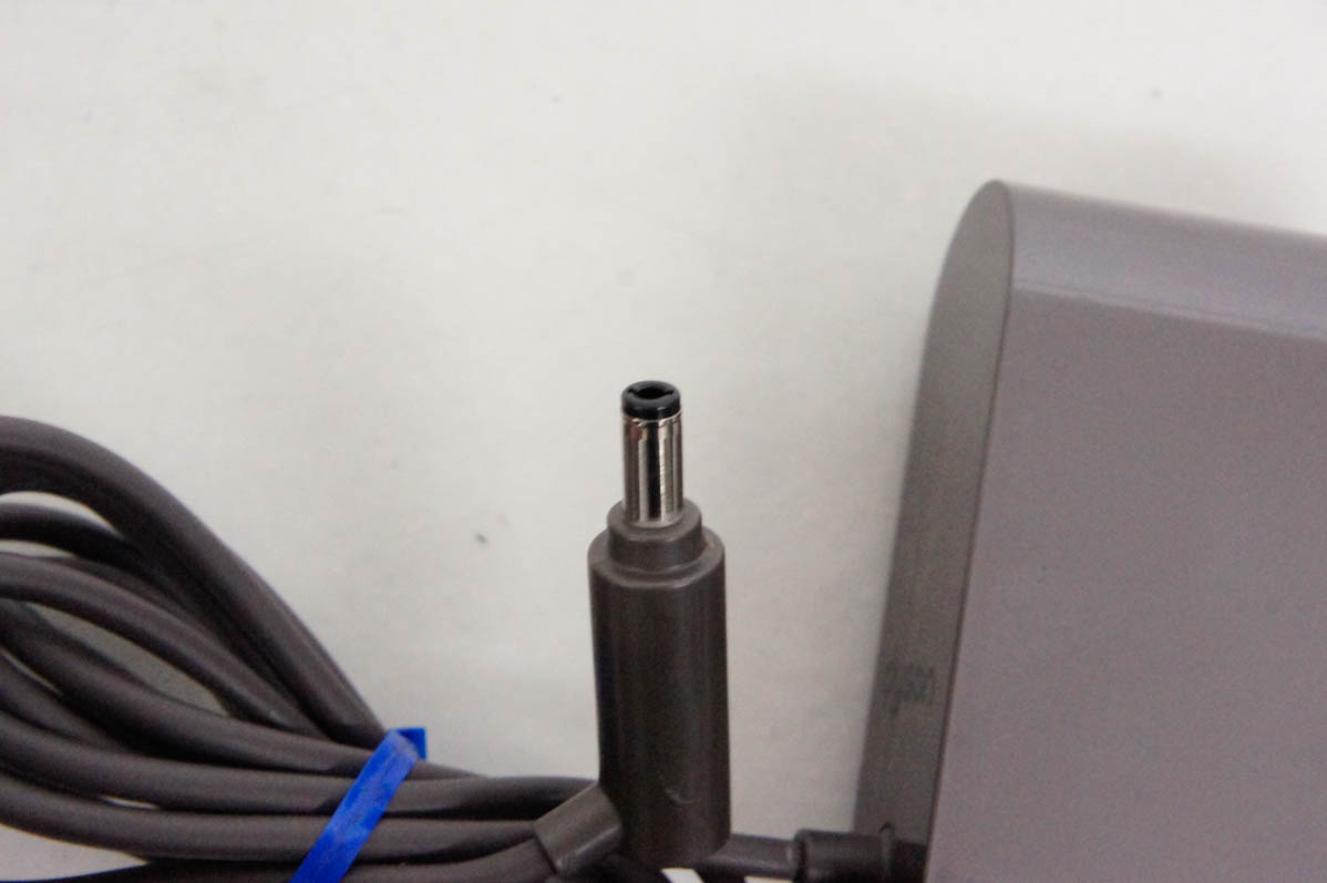 中古 dysonダイソン コードレスクリーナー用ACアダプター 205720-04