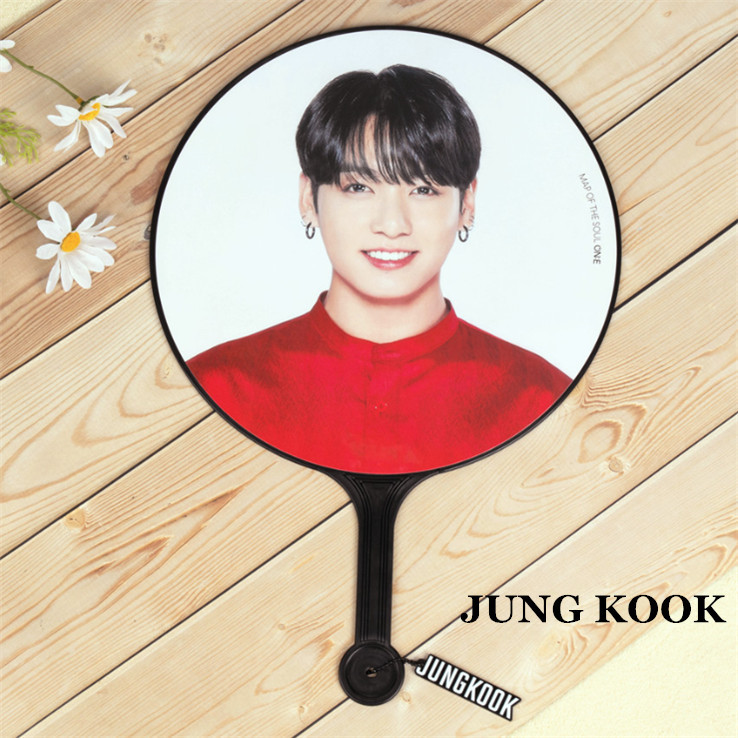 送料無料 BTSグッズ うちわ 団扇 防弾少年団 バンタン BT21 写真 応援