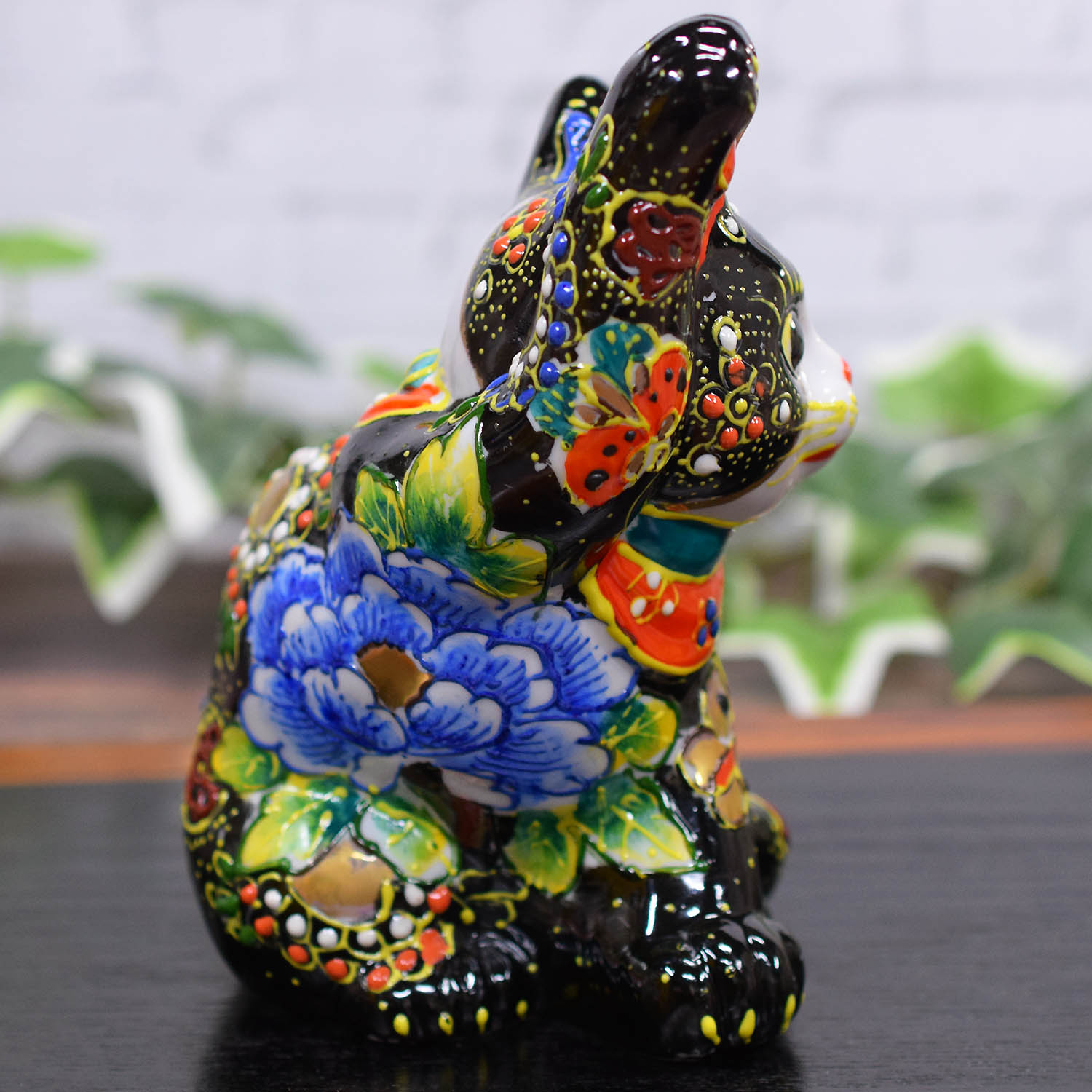 九谷焼 開運 右手 招き猫 置物 横座り招き猫 黒盛花と蝶 開店祝い