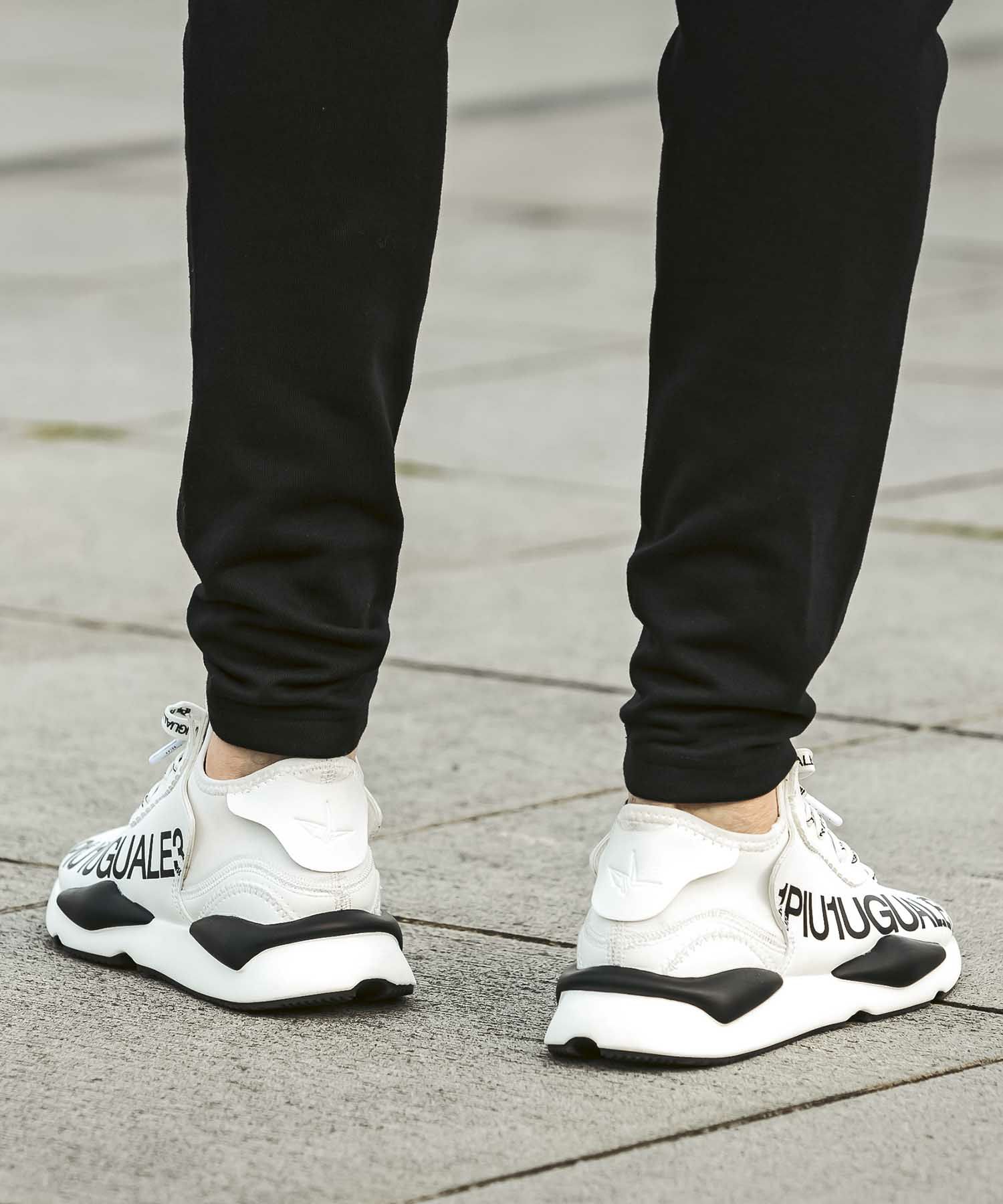 1PIU1UGUALE3 RELAX(ウノピゥウノウグァーレトレ リラックス)サイド