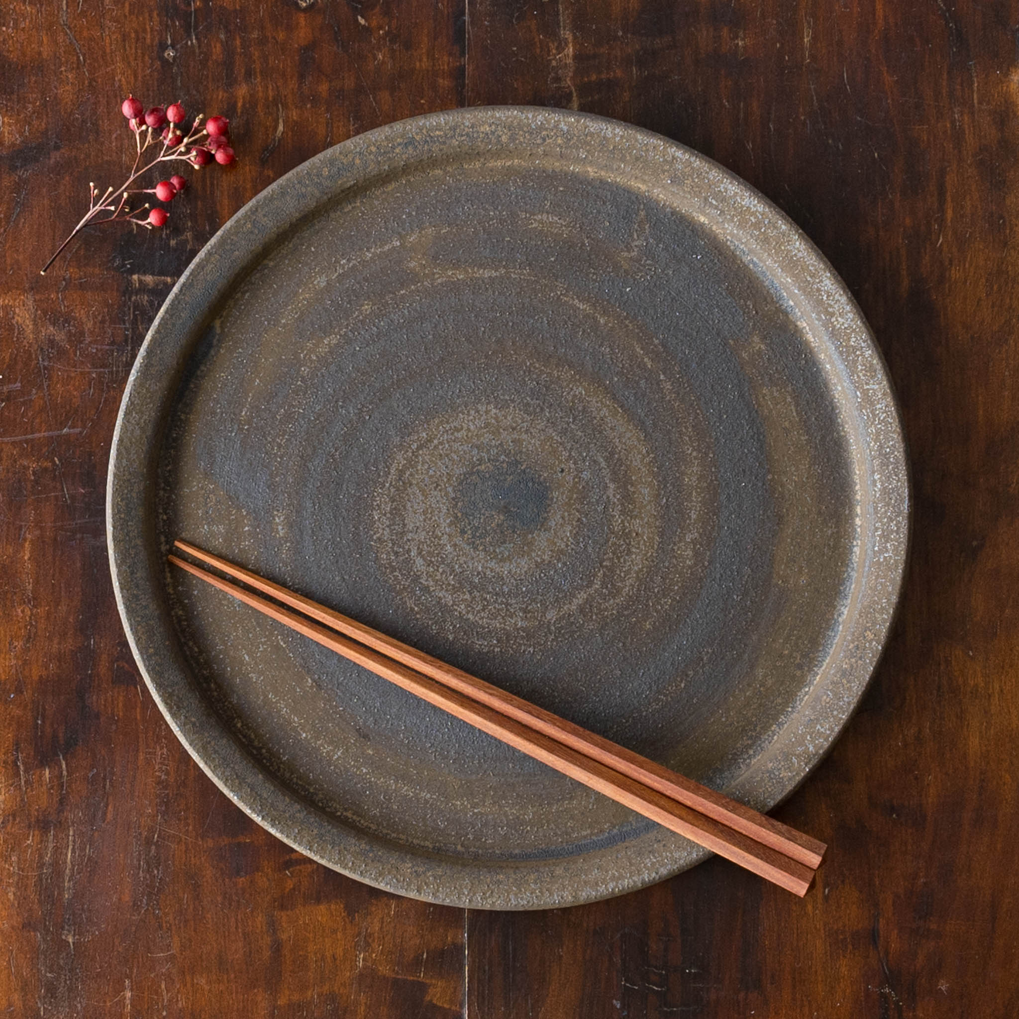 作家 吉永哲子 8寸リムプレート 鉄錆｜作家もののうつわ通販 四季折折