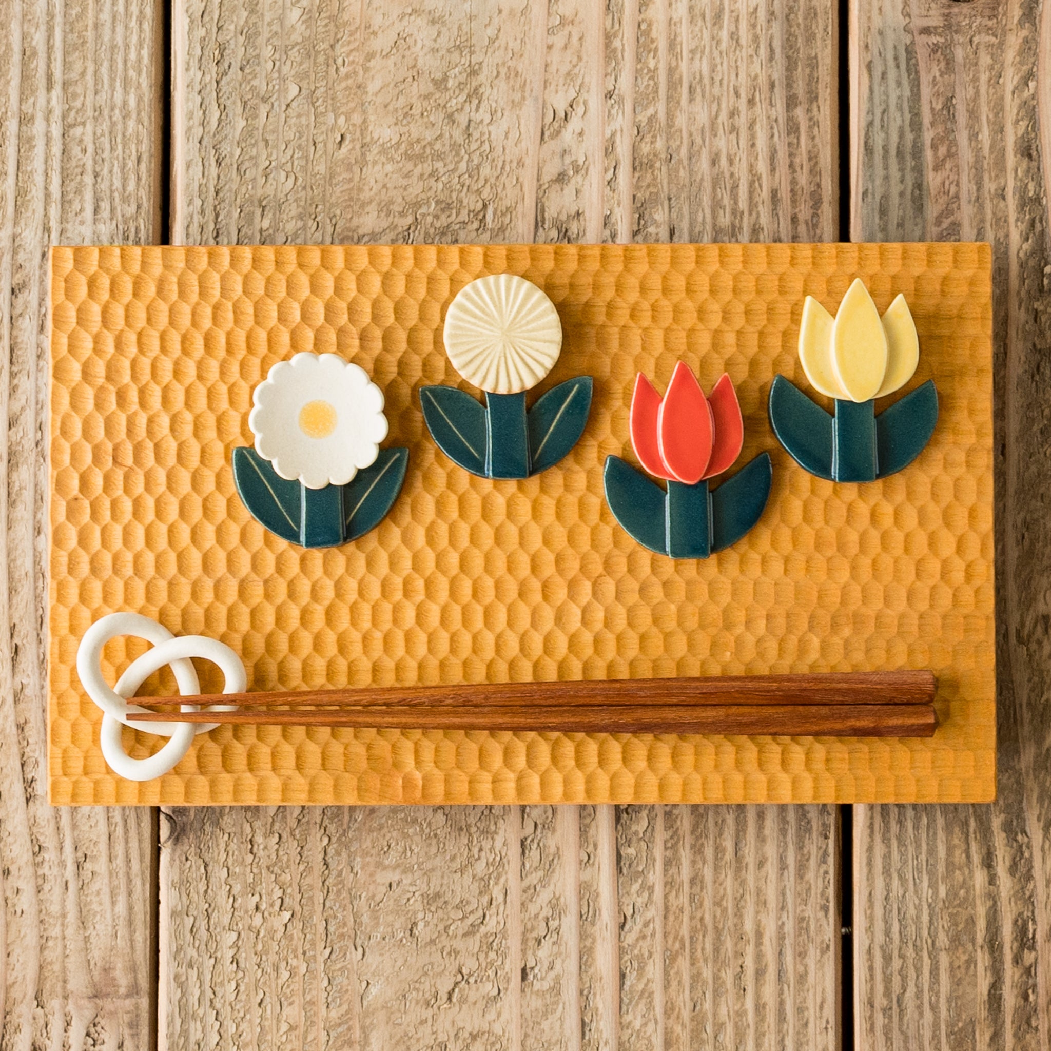 作家 辻本路 箸置き プレッツェル ホワイト｜和食器通販 四季折折