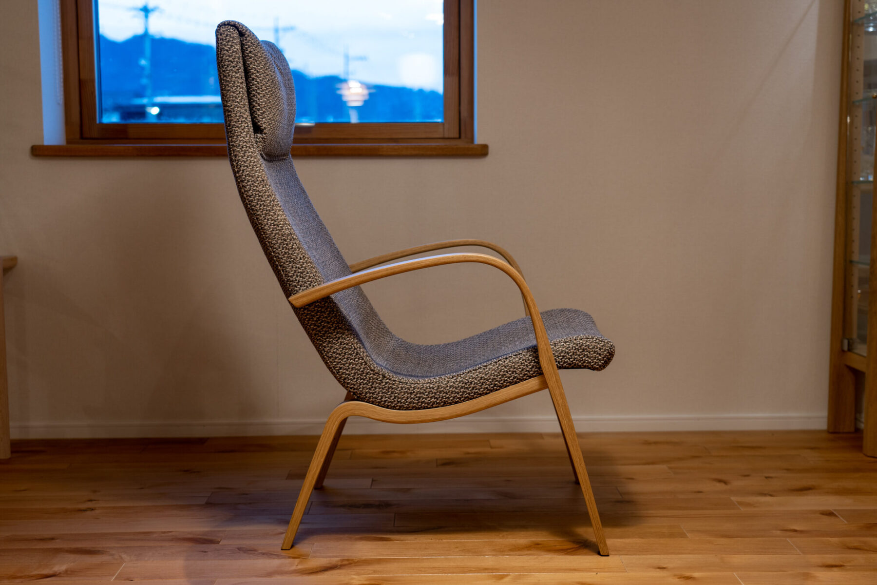 ライナス リビング ハイバックチェアー | 塩田家具 リヴリア