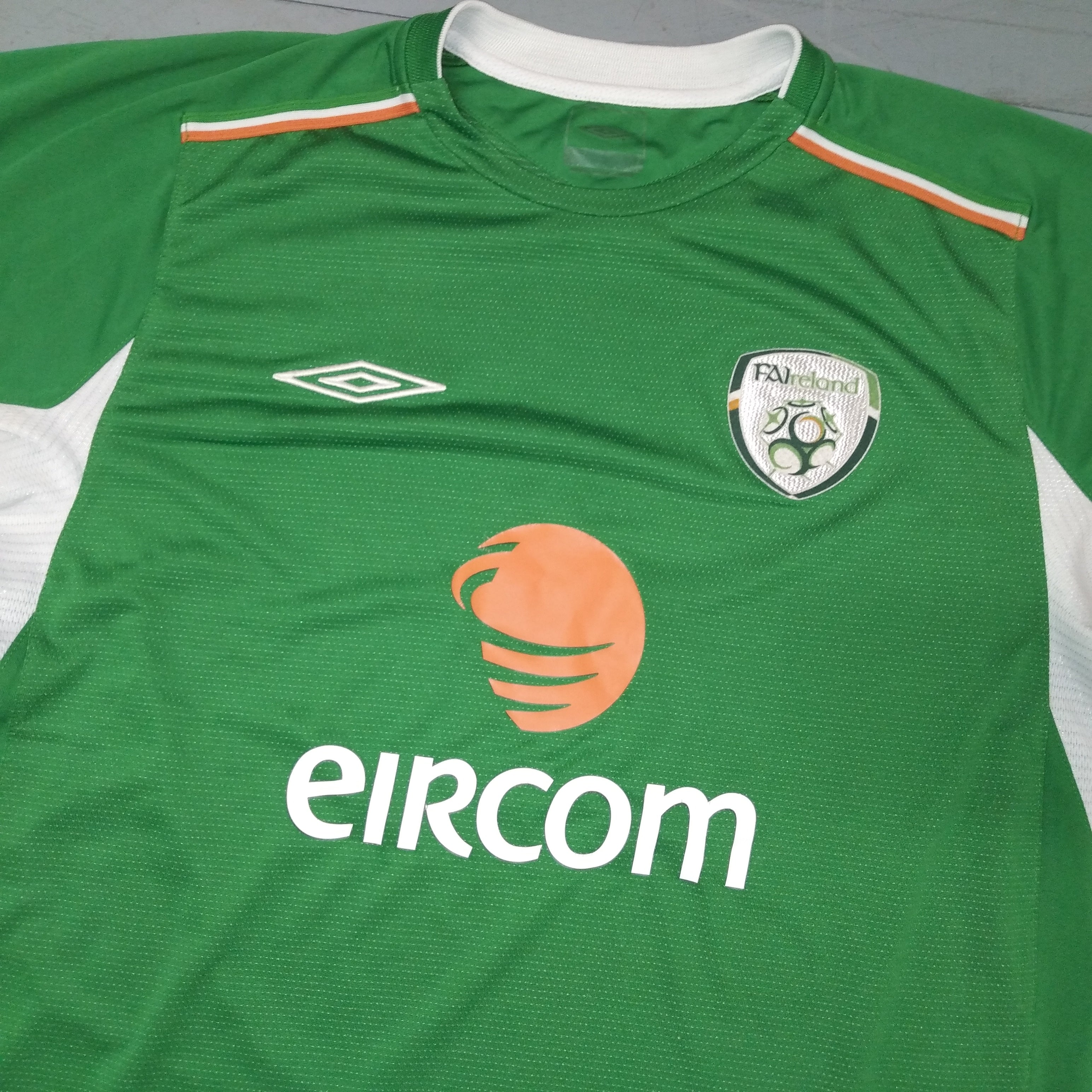 Republic of Ireland 2004 / 05 Football Jersey Umbro (M) [Very Good