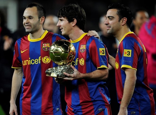 イニエスタこそがふさわしいと…」メッシのバロンドール受賞は“盗難