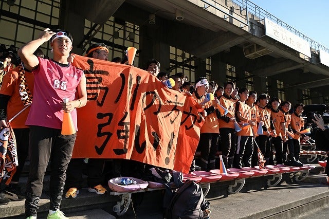 画像】応援団、チア、吹奏楽部。高校サッカー選手権 青春の一コマ