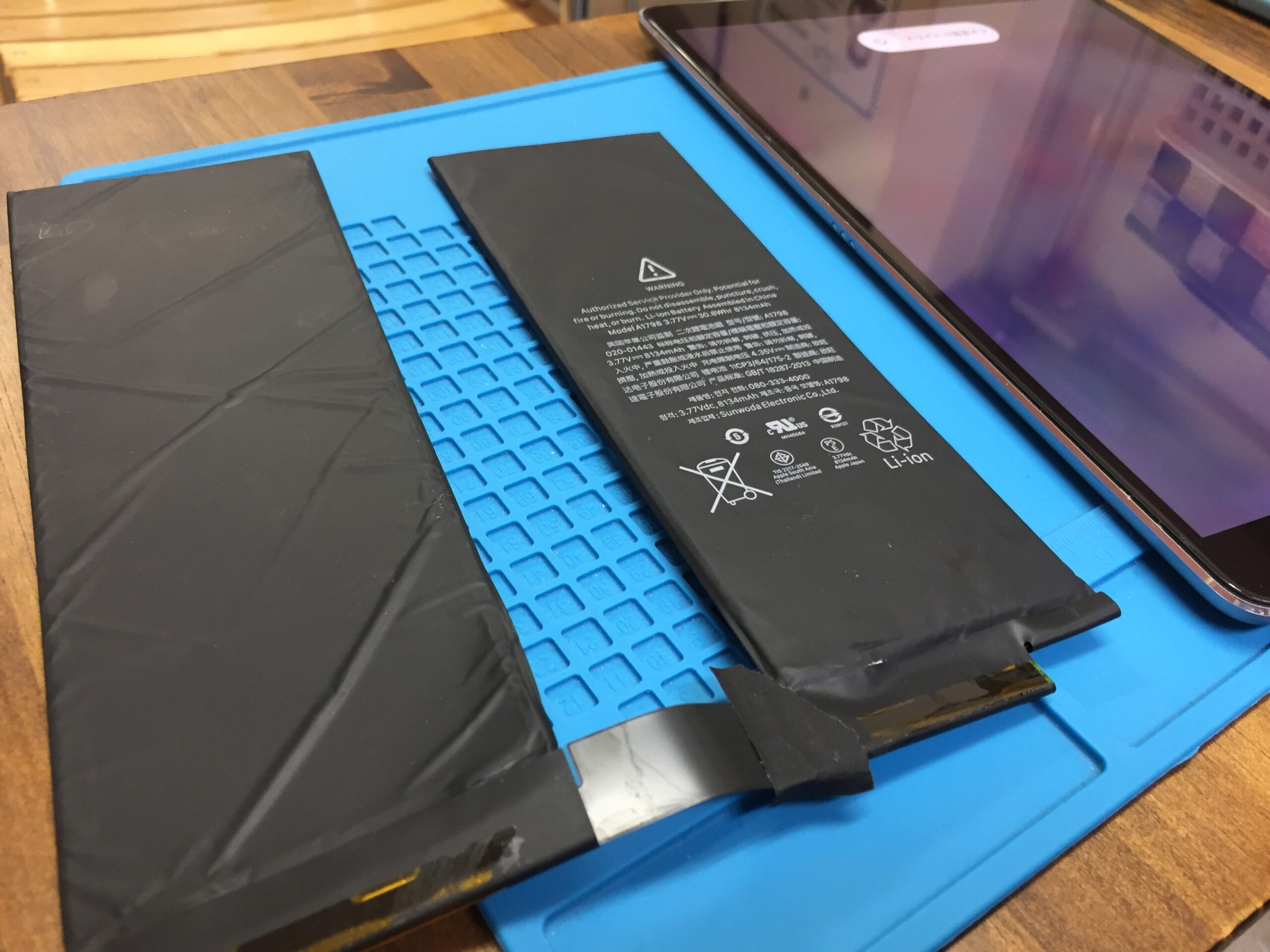 iPad Pro 10.5インチのバッテリーが膨張して起動しなくなり画面が