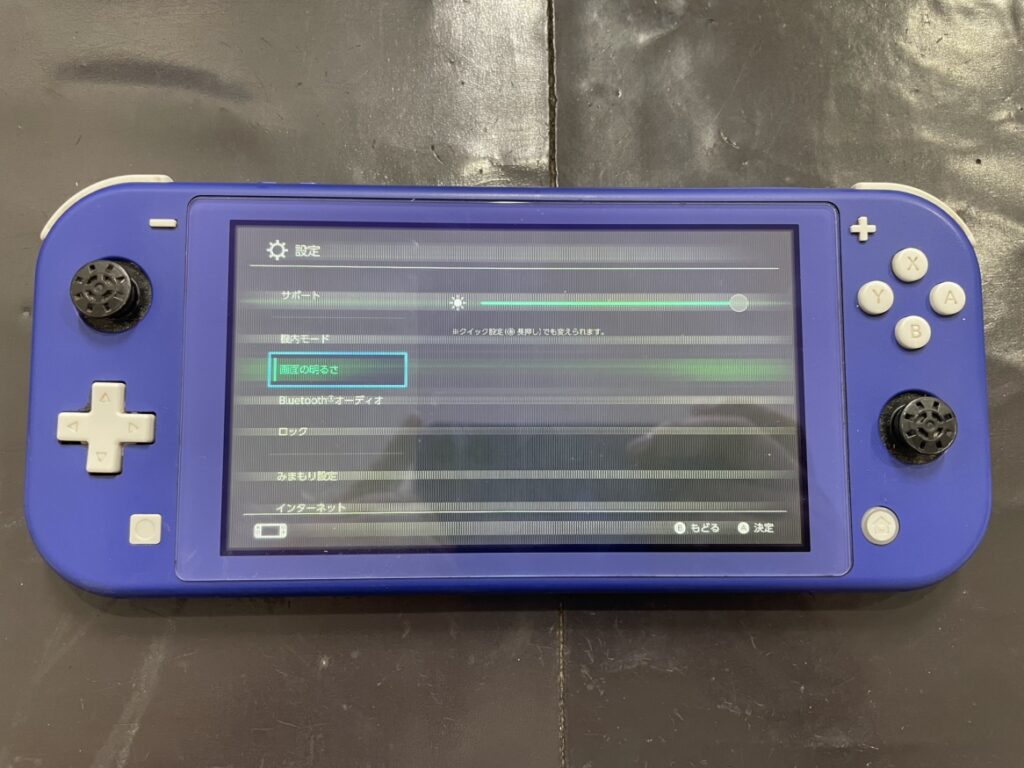 SwitchLiteの液晶画面に線が入ってしまった……これは直せるの？ | スマ