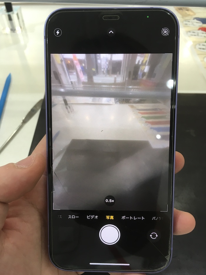 iPhone12のカメラレンズ割れを放置していたら大変なことに！ – iPhone