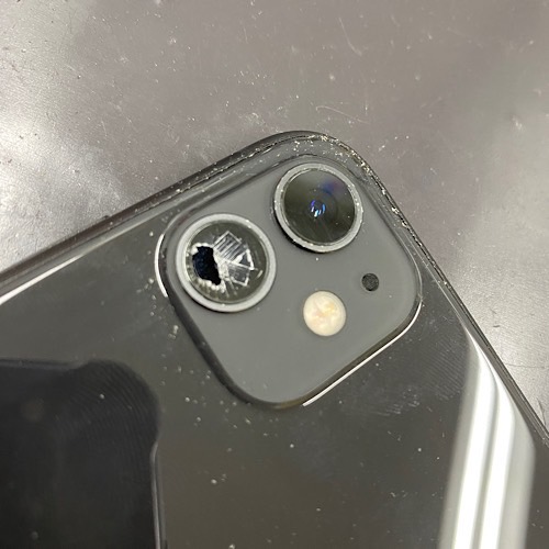 iPhoneのカメラレンズが割れたんだけど、これって放置してもいいやつ