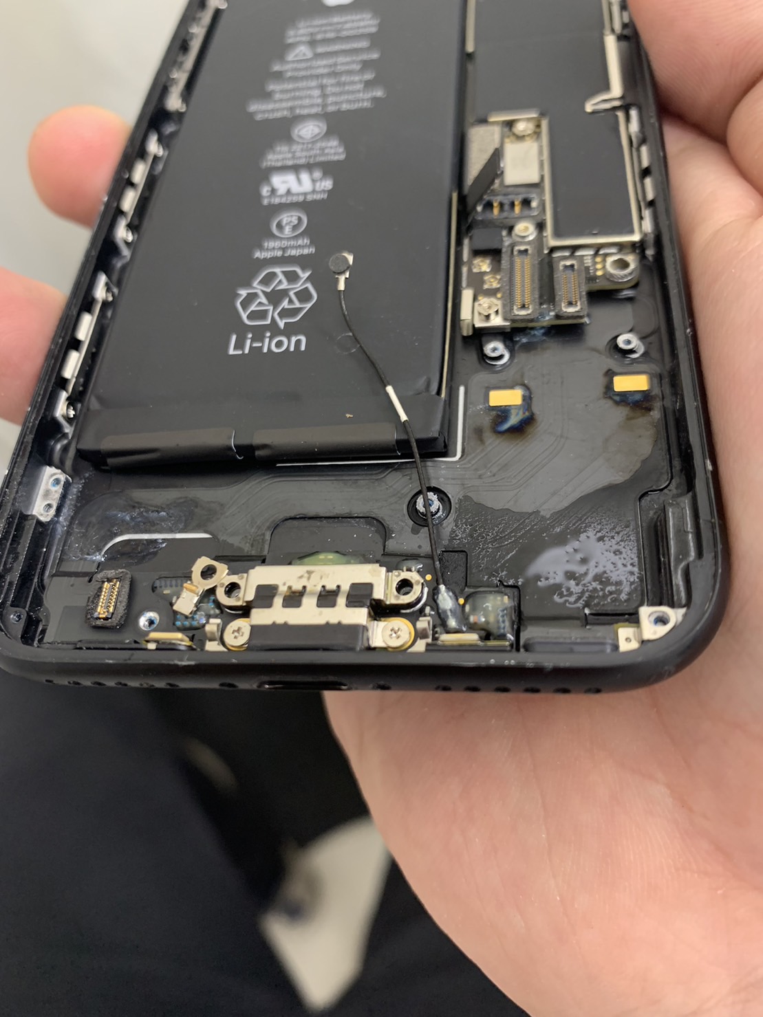 iPhoneが水没してしまうとどうなるの？ – iPhone修理を渋谷でお探し