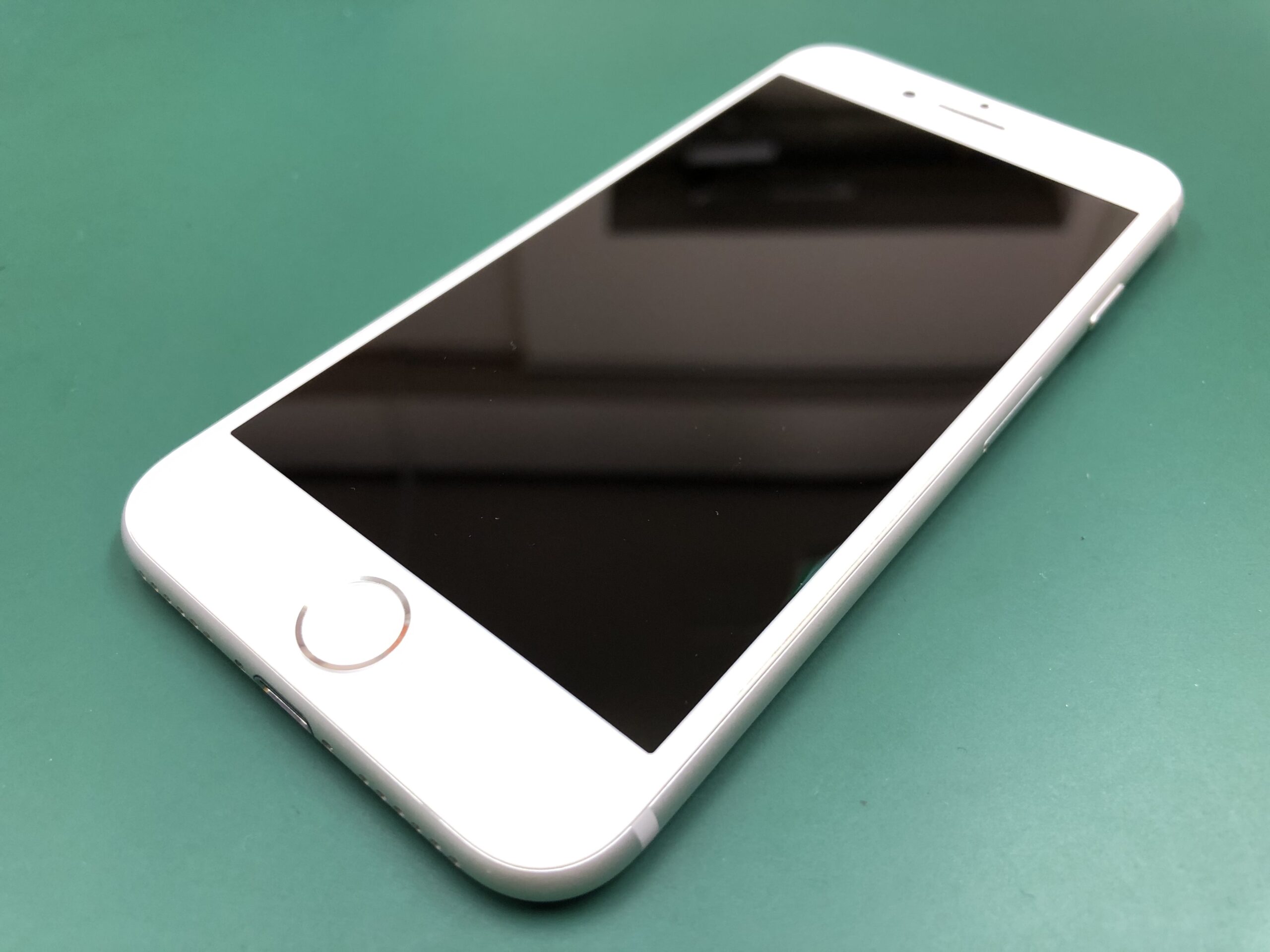 iPhone7 AU版 SIMフリー 32G バッテリー100% | スマピース大宮 sma-piece