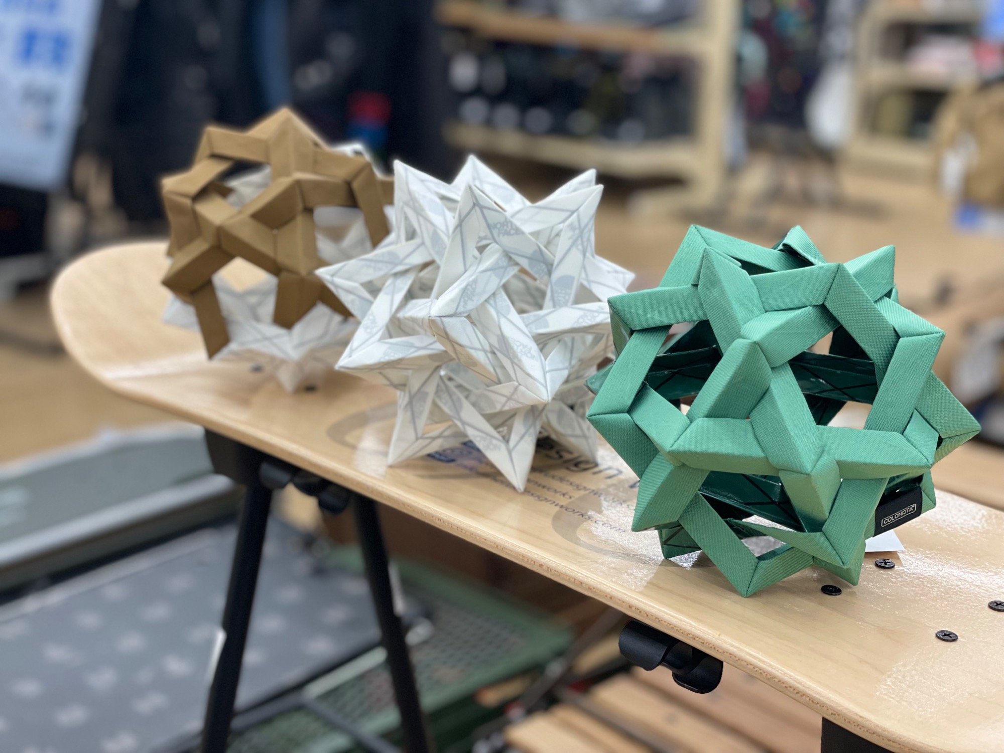 ひとつひとつがハンドメイド！【コロニスタ】のシェードをご紹介