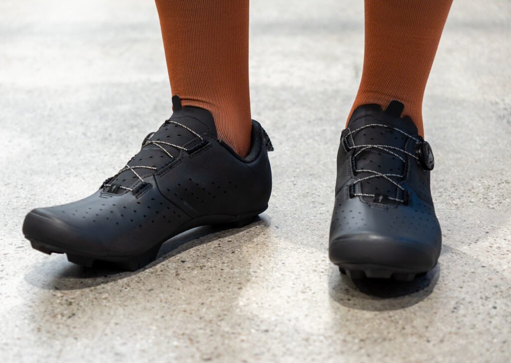 漕げて歩けておしゃれなビンディングシューズ Recon 1.0 で決まり