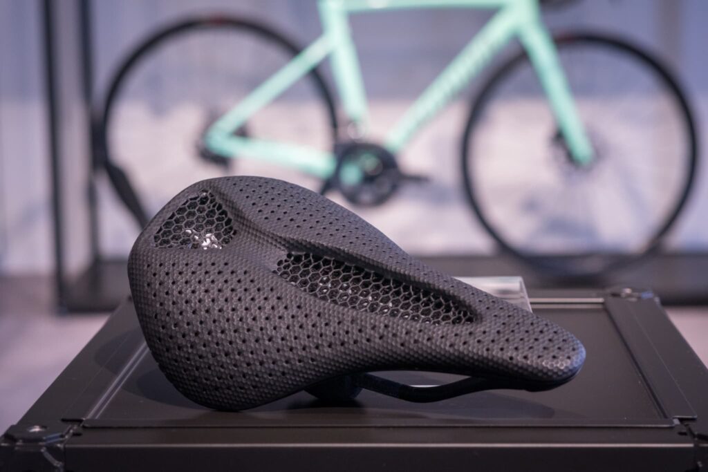 S-Works Phenom with MirrorはMirrorサドルの中で、どのような特徴な