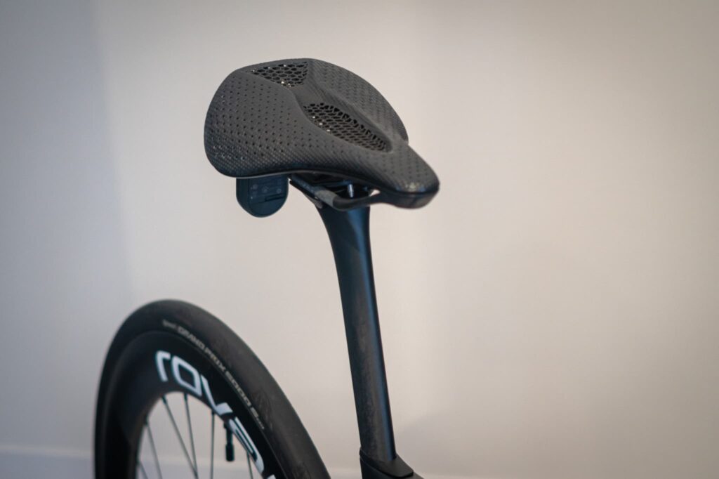 S-Works Phenom with MirrorはMirrorサドルの中で、どのような特徴な