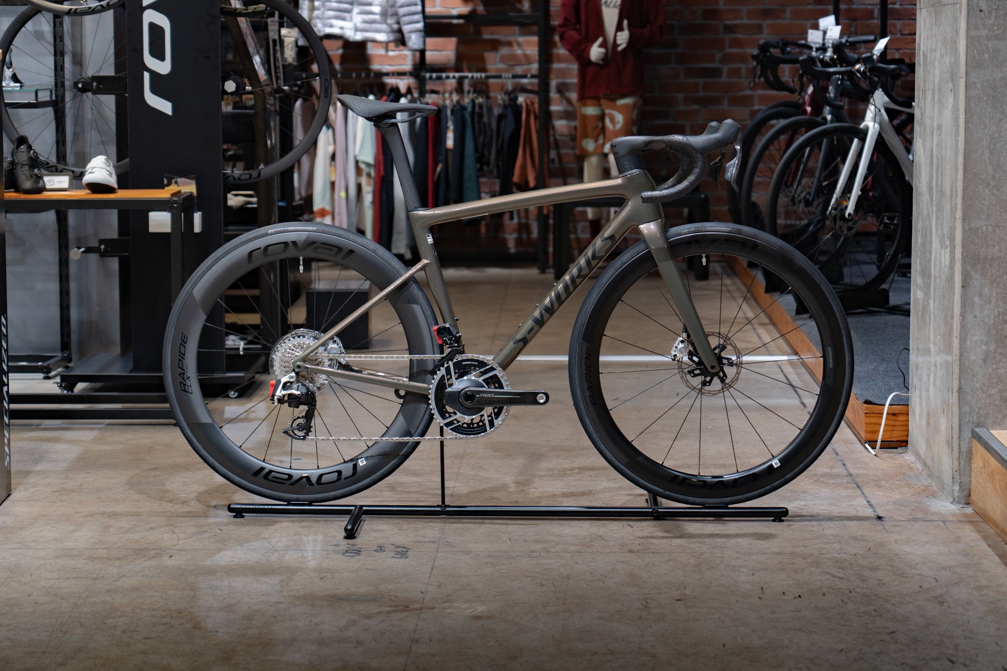 最新のSram Red AXSを搭載したTarmac SL8に迫る｜S-Works Tarmac SL8