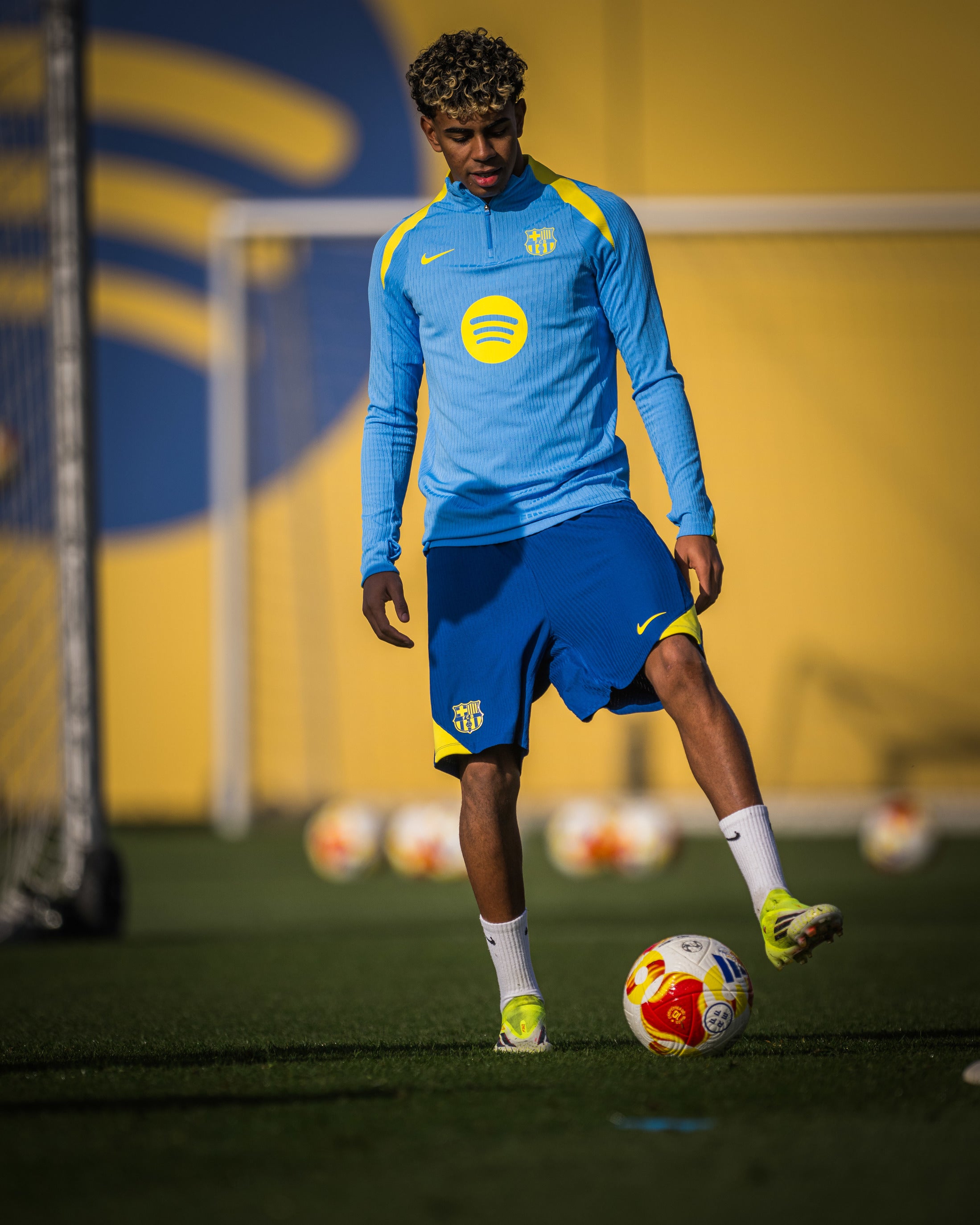 メンズ トレーニングジャケット＆スウェットシャツ – Barça Official Store