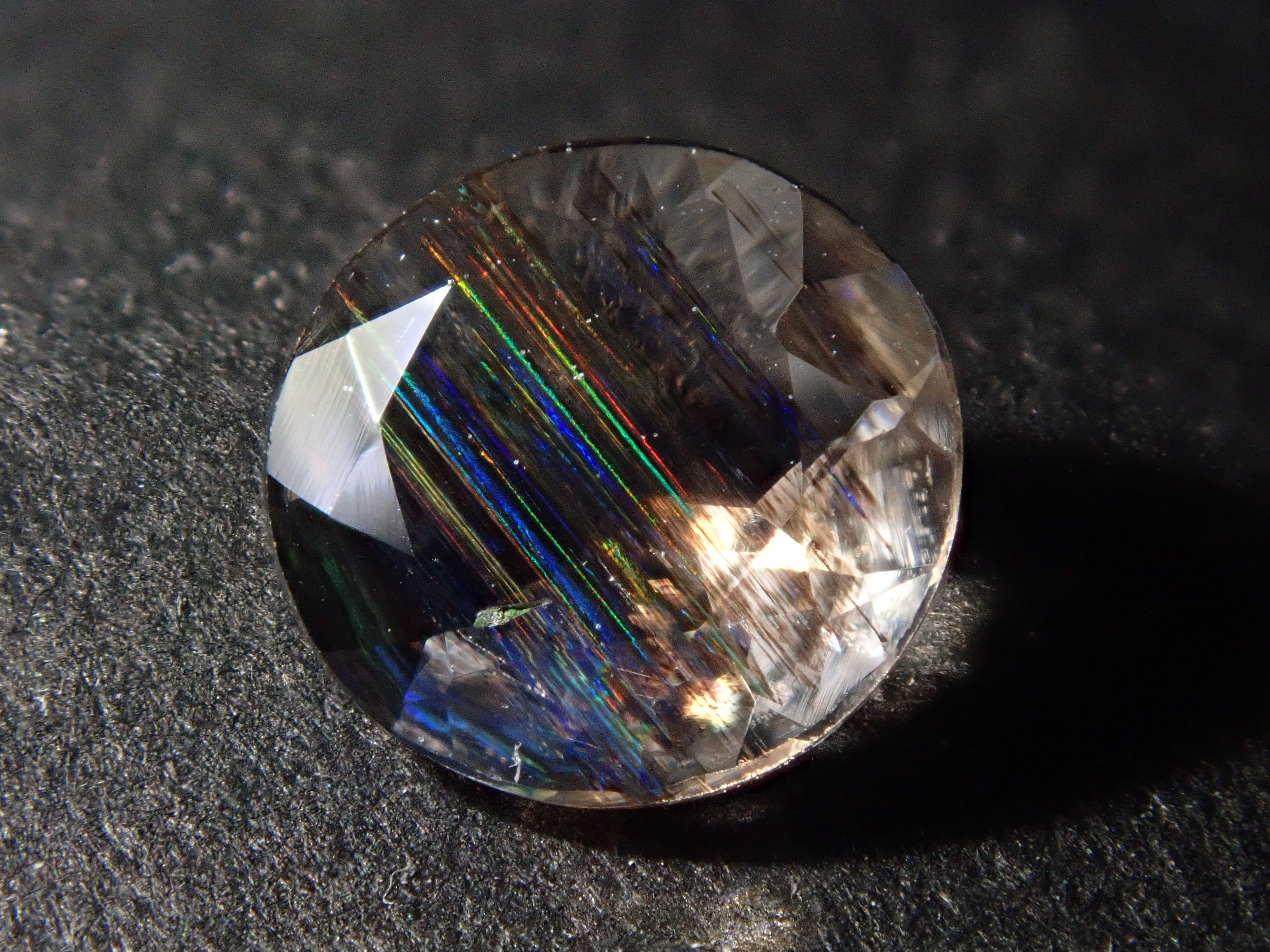 ブラジル産レインボースキャポライト 6mm/0.596ctルース