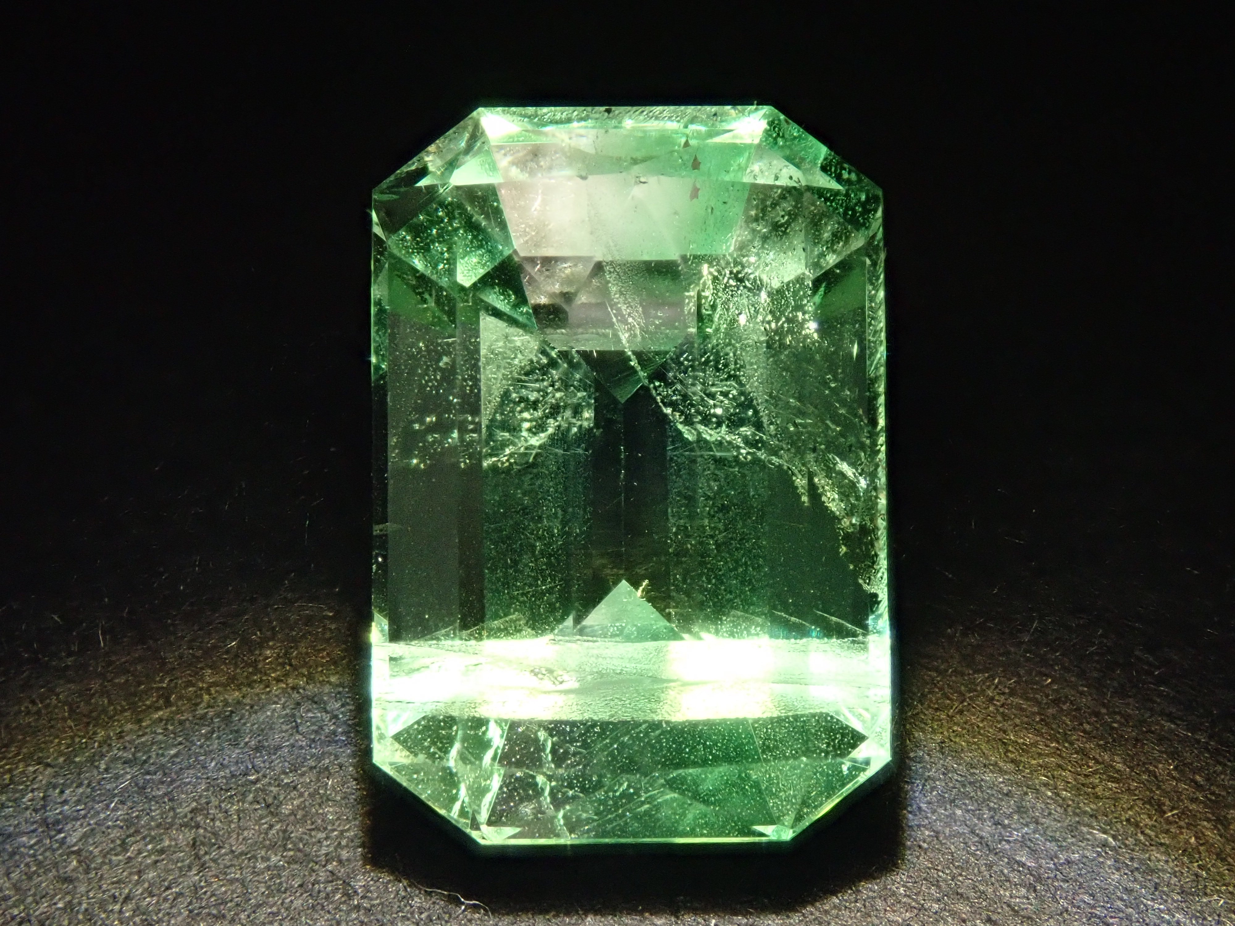 コロンビア産フローライト 5.903ctルース