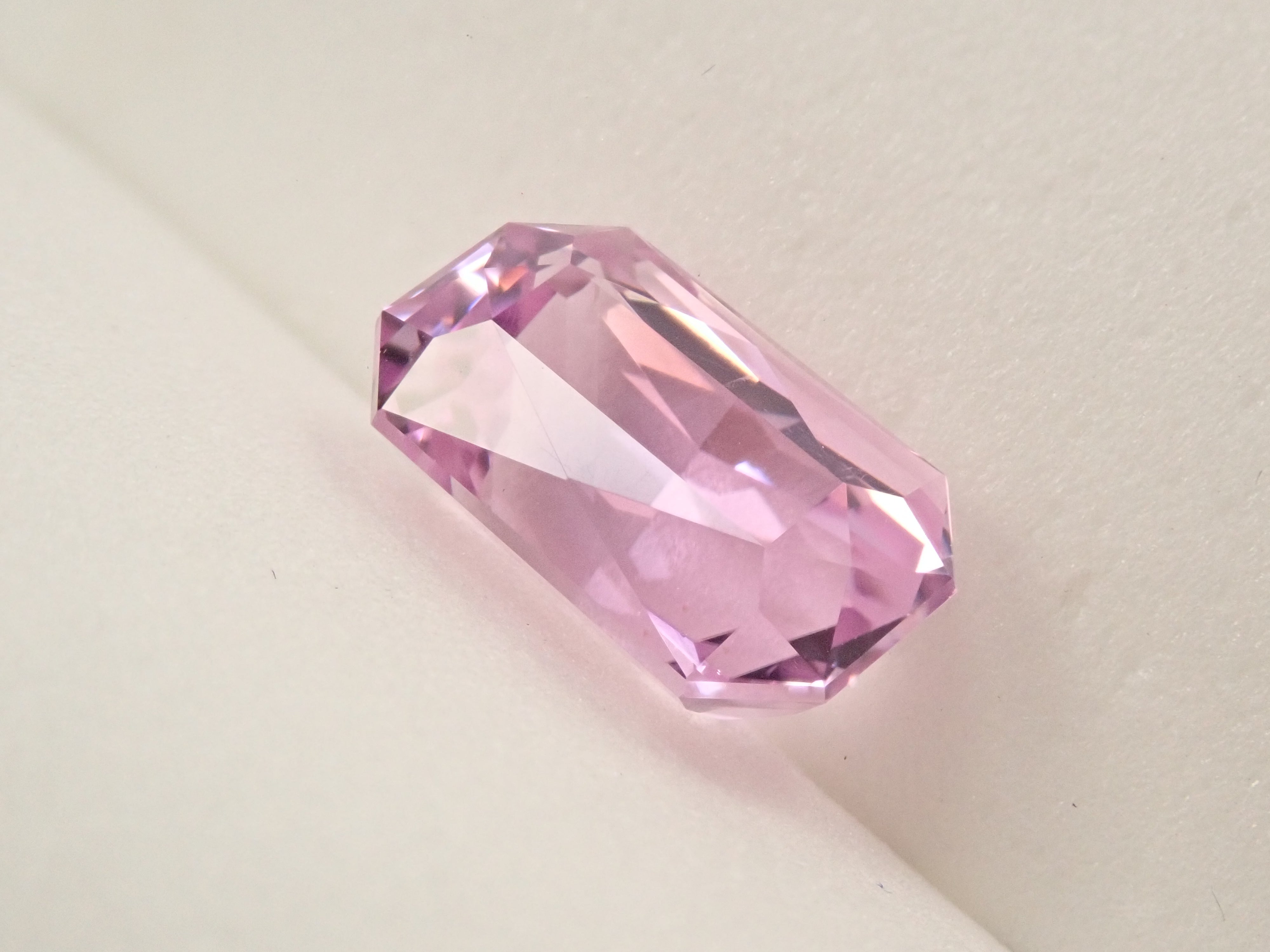 アフガニスタン産クンツァイト（ライラックピンク） 2.993ctルース
