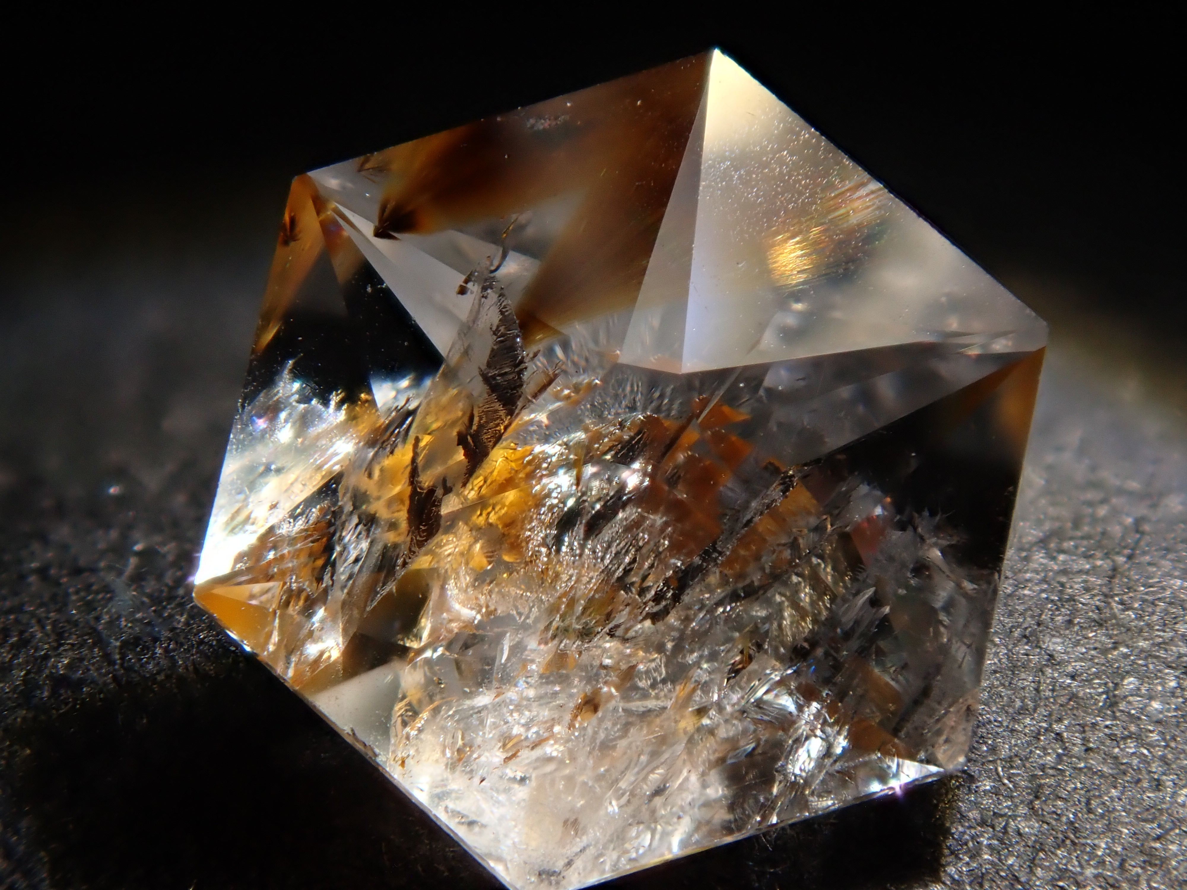 ブラジル産ゲーサイトインアメジスト 0.806ctルース