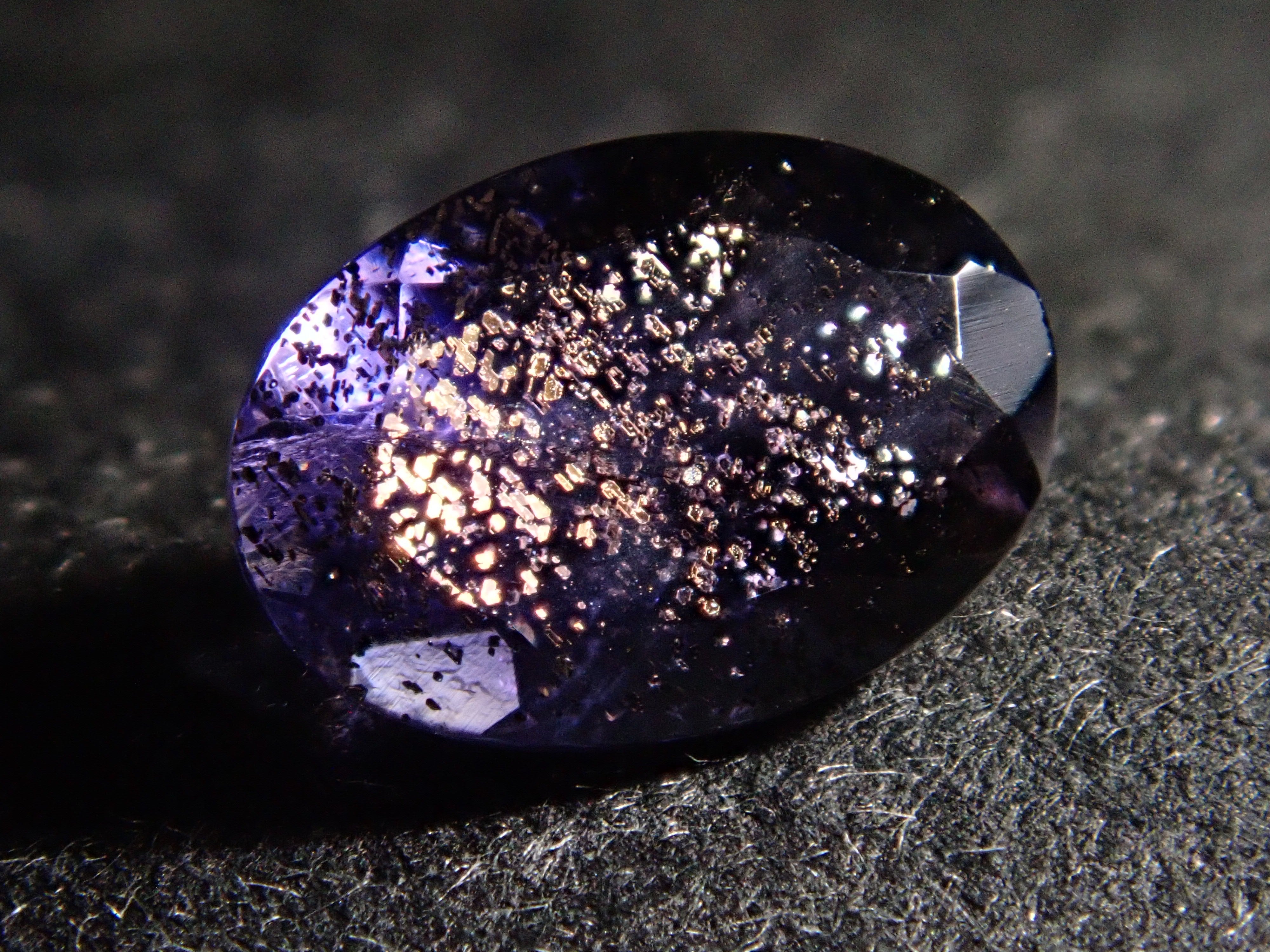 インド産アイオライトサンストーン 0.699ctルース