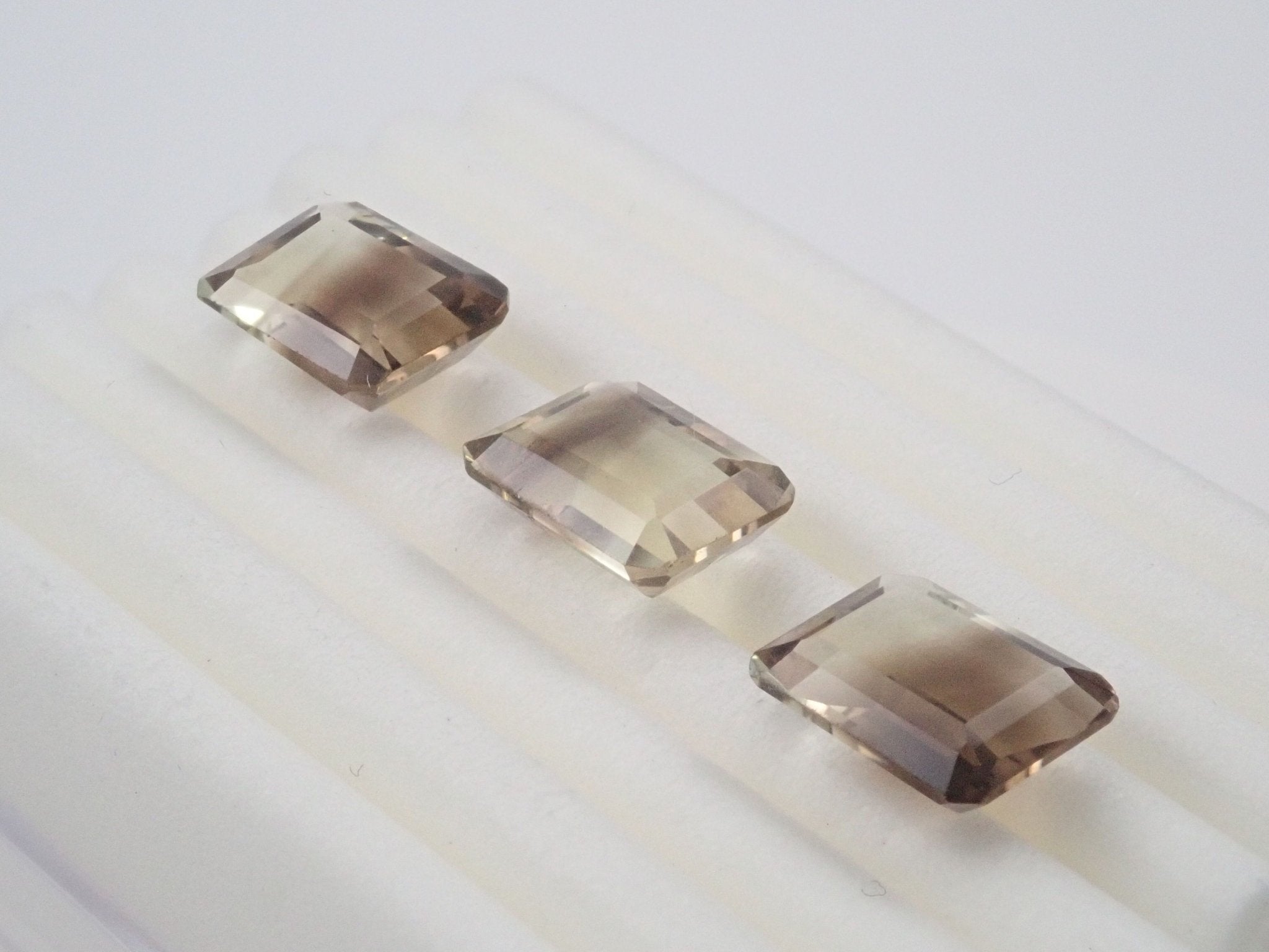 バイカラースモーキークォーツ3石セット 6.154ct